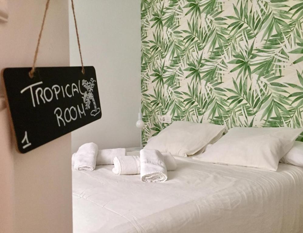 Cama o camas de una habitación en Piso nuevo con encanto centro Granada