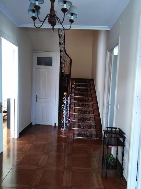 a staircase in a room with a stair case at La Clinica in Ballota