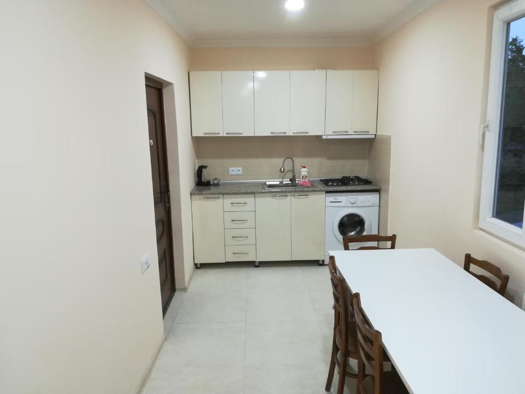 Kuchyň nebo kuchyňský kout v ubytování West House