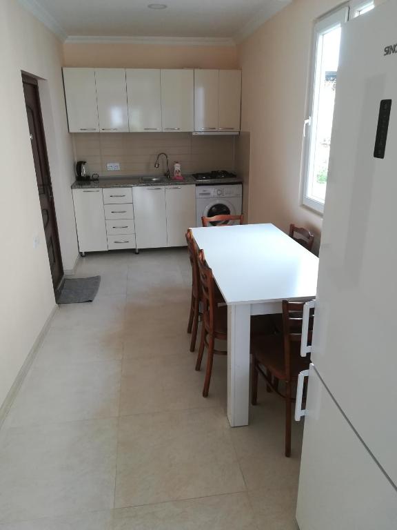 Kuchyň nebo kuchyňský kout v ubytování West House