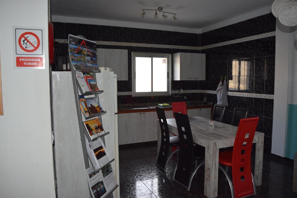 Kuchyň nebo kuchyňský kout v ubytování B&B La Caleta Zimmer 1 (10 min. von El Medano)