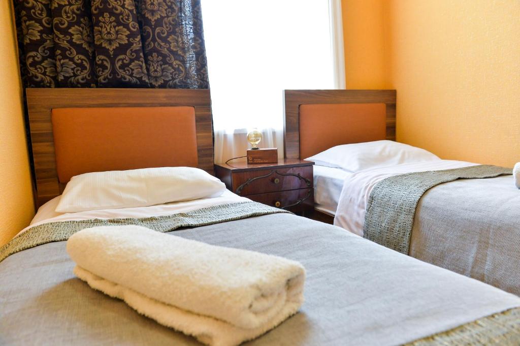 Llit o llits en una habitació de Friendly Guest House