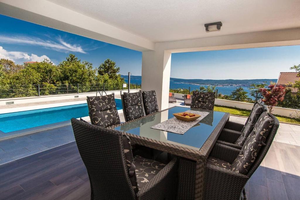 Bazén v ubytování Villa Rina - luxury holiday home nebo v jeho okolí