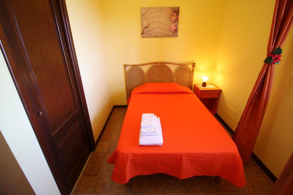 A bed or beds in a room at B&B Villa Rosa