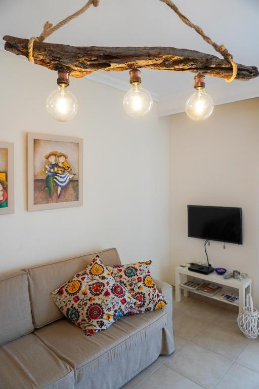 Televízia a/alebo spoločenská miestnosť v ubytovaní Isminis House