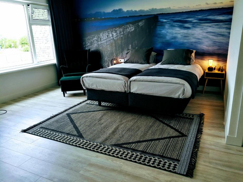 a bedroom with a bed and a painting on the wall at Marina Strand Appartement Lemmer in Lemmer