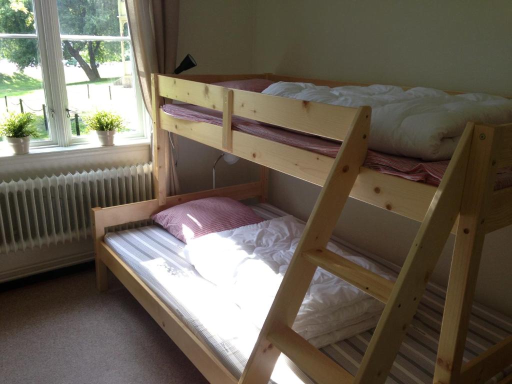 Postel nebo postele na pokoji v ubytování Ronneby Brunnspark Vandrarhem och B&B