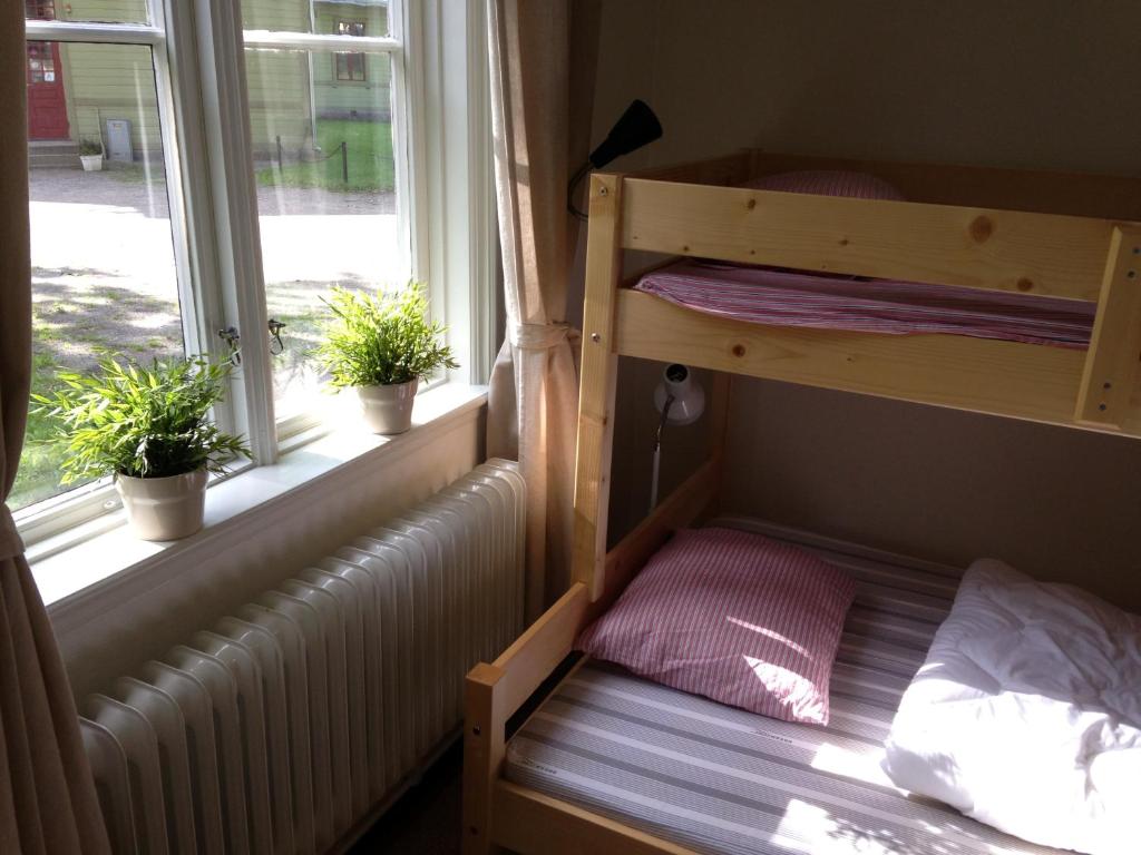 Postel nebo postele na pokoji v ubytování Ronneby Brunnspark Vandrarhem och B&B