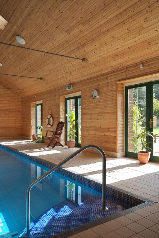 Bazén v ubytování Kilmokea Garden Suite nebo v jeho okolí