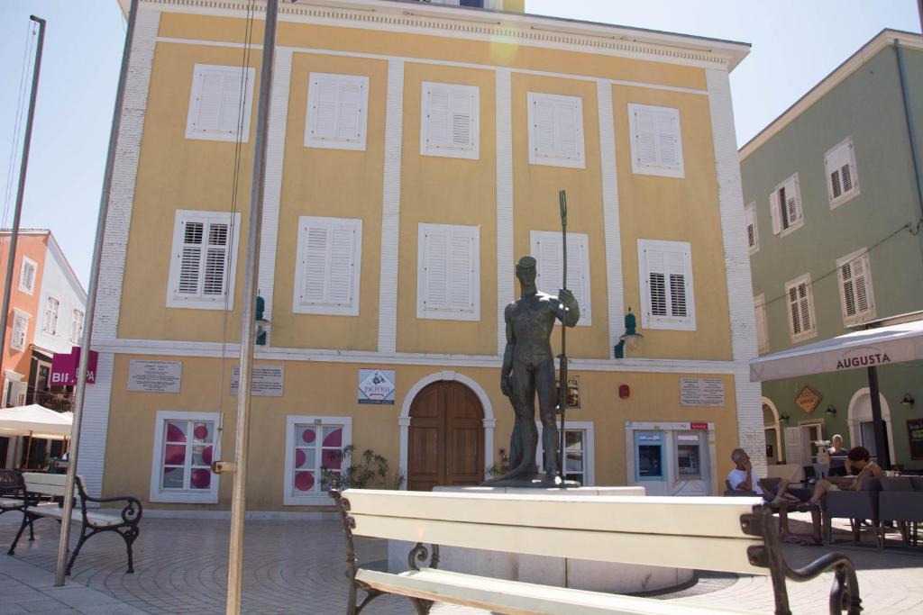 Budova, v ktorej sa apartmán nachádza
