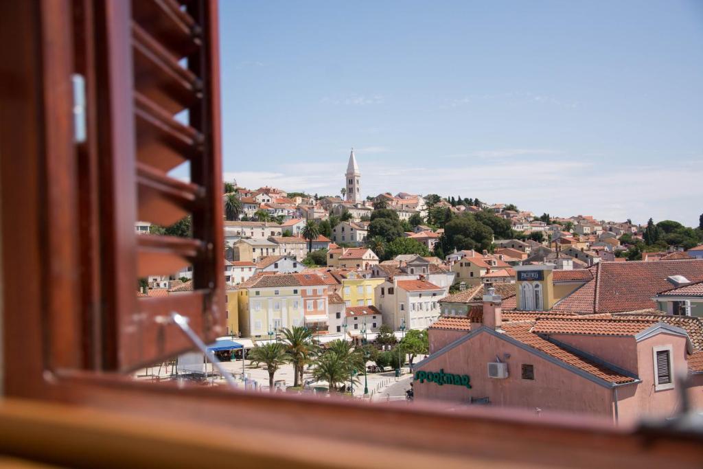 Výhľad na mesto Mali Lošinj alebo výhľad na mesto priamo z apartmánu