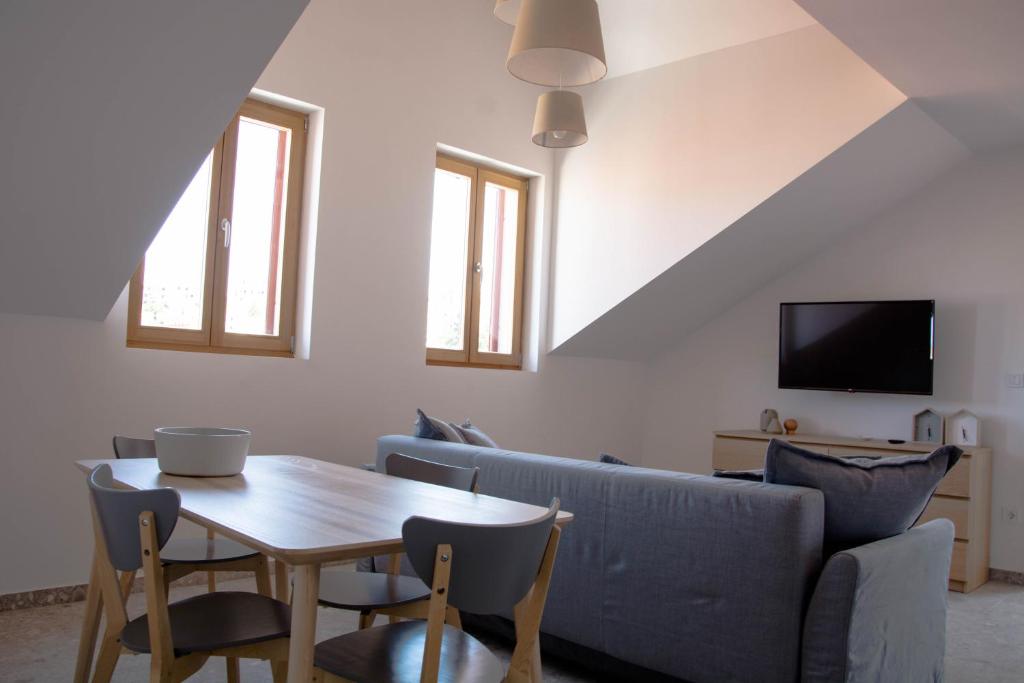 Televízia a/alebo spoločenská miestnosť v ubytovaní BUGA apartment in center of Mali Losinj