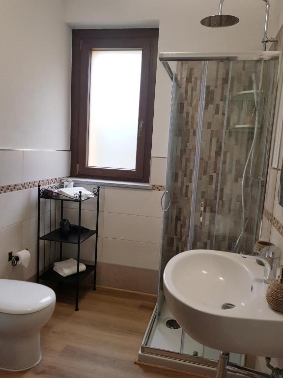 Koupelna v ubytování Cascina Ghitin Relais