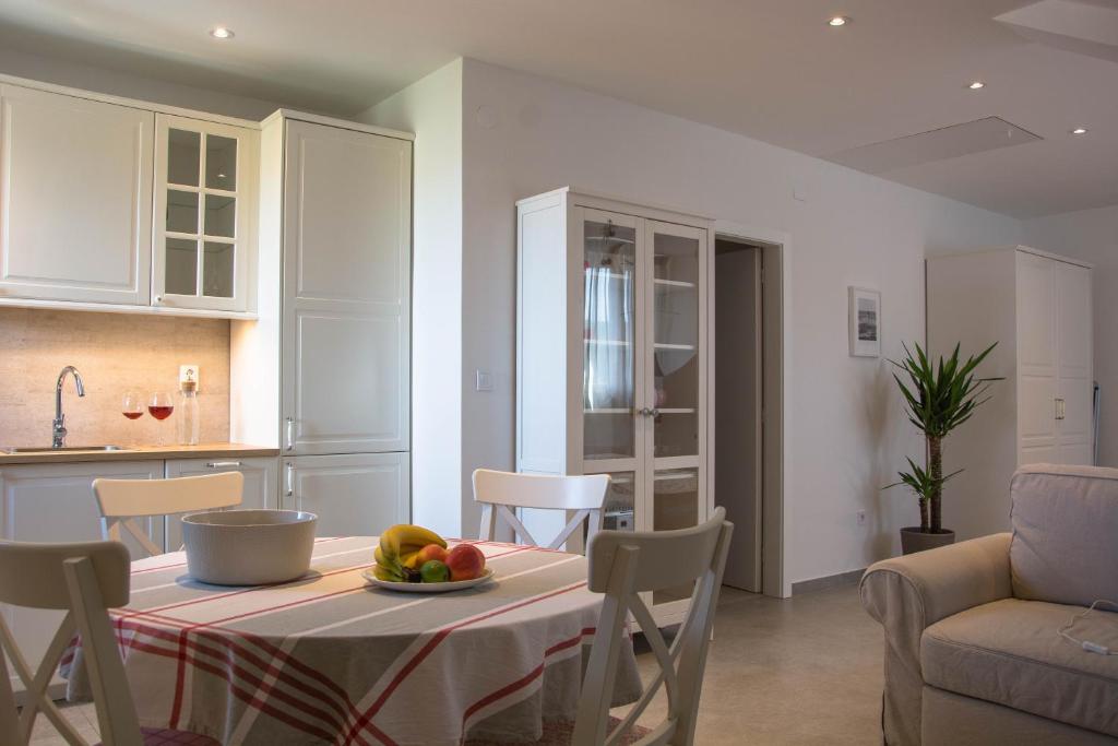 Kuchyňa alebo kuchynka v ubytovaní BUGA apartment in center of Mali Losinj