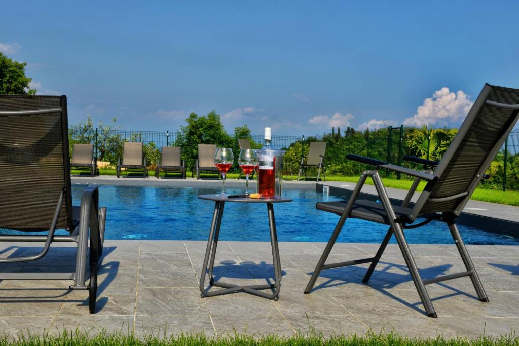 The swimming pool at or close to Agriturismo La Guarda