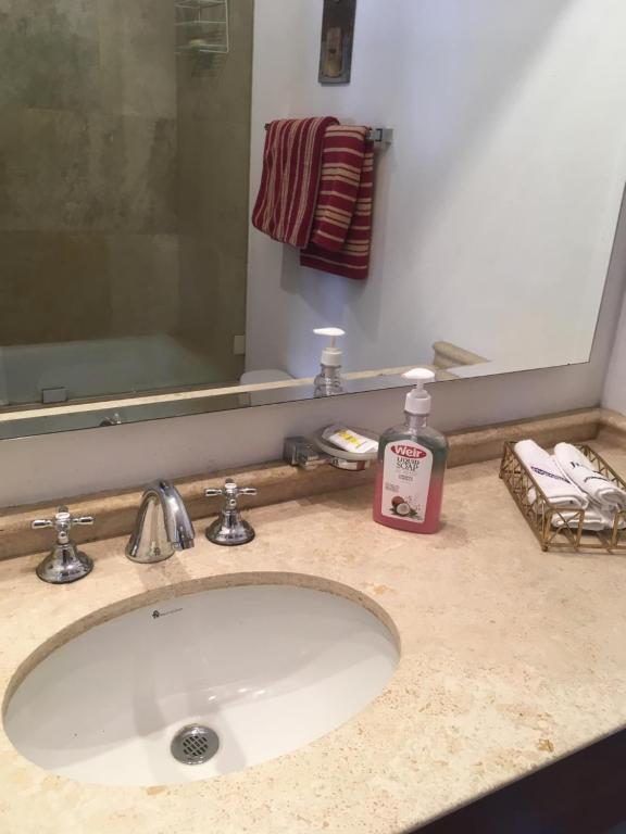 Koupelna v ubytování Suites Parque Real