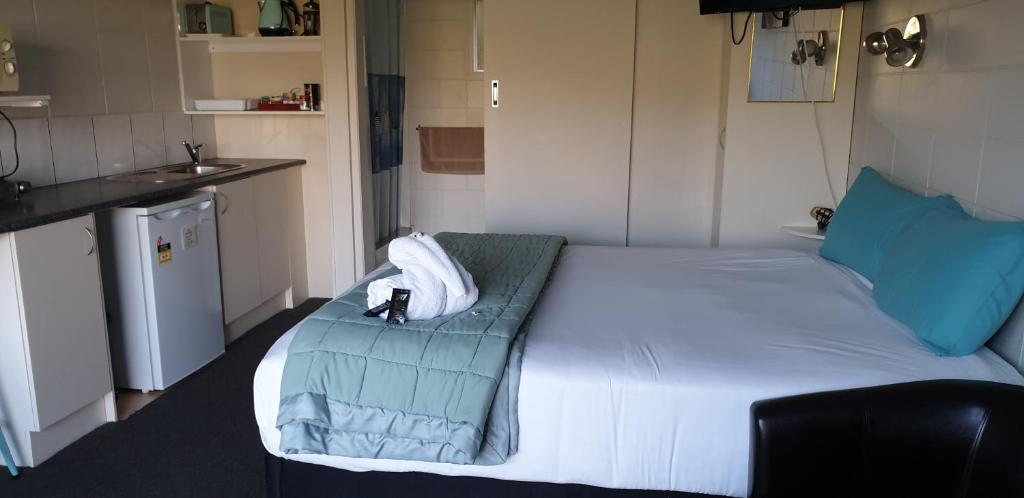 Postel nebo postele na pokoji v ubytování Mokau Motels