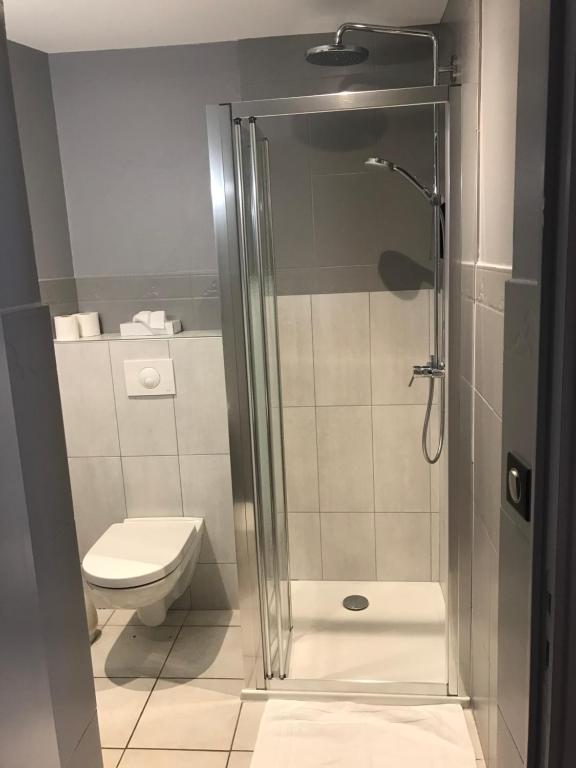 Koupelna v ubytování Hôtel Les Frangins