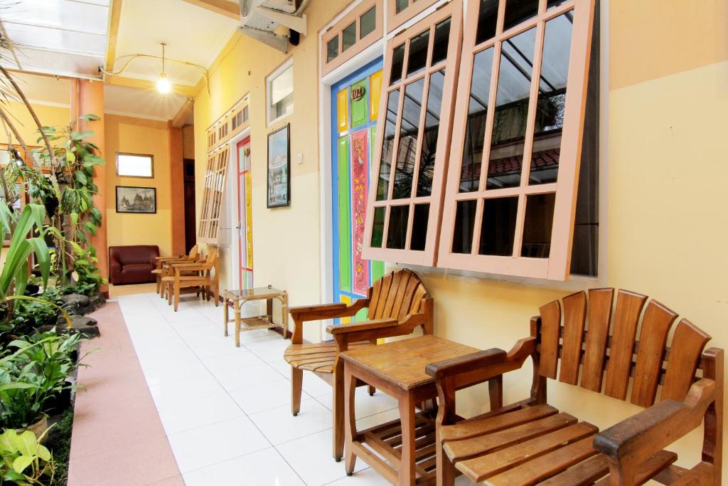 Posezení v ubytování Monica Hotel Yogyakarta