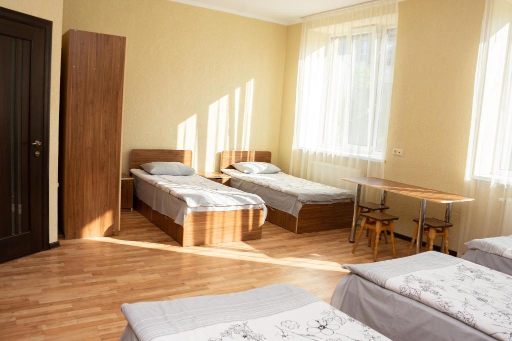 Postel nebo postele na pokoji v ubytování Monada Hotel & Hostel