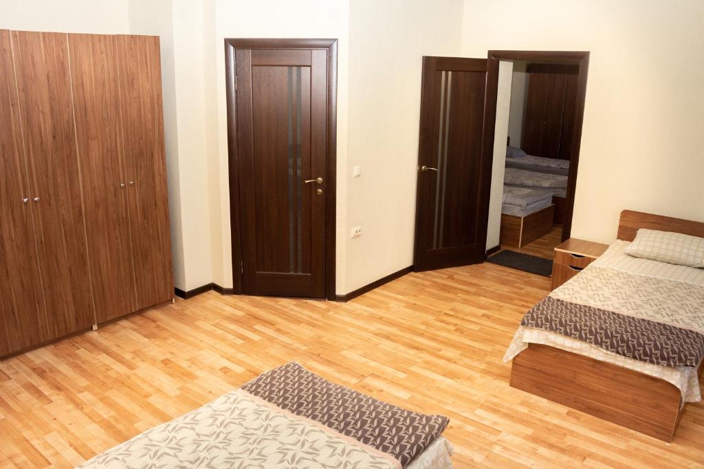 Postel nebo postele na pokoji v ubytování Monada Hotel & Hostel