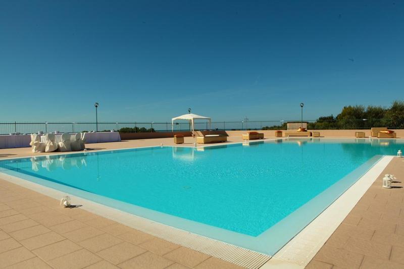 Piscina a Albergo 2 Pini o a prop