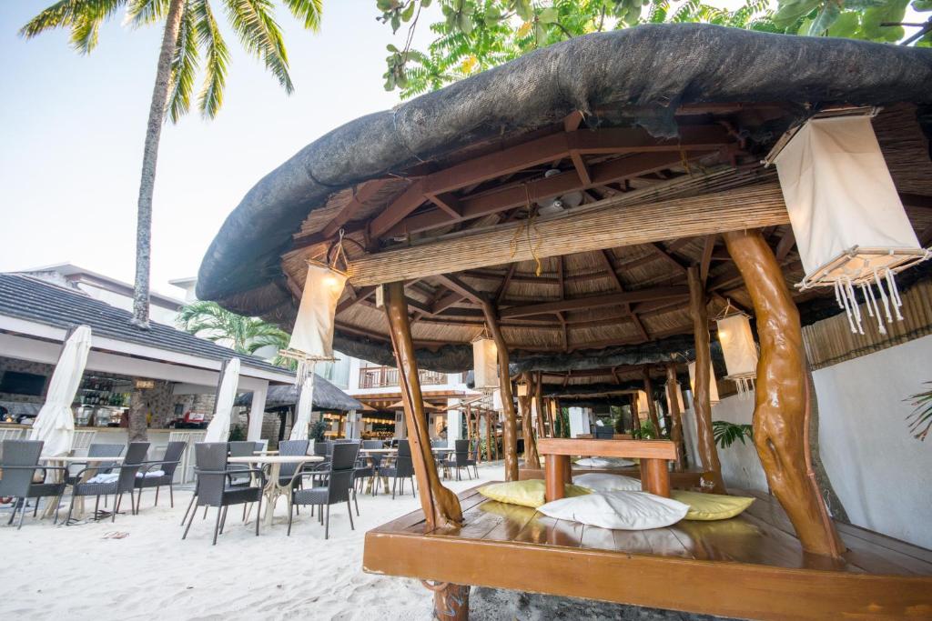 Restaurace v ubytování Sur Beach Resort Boracay