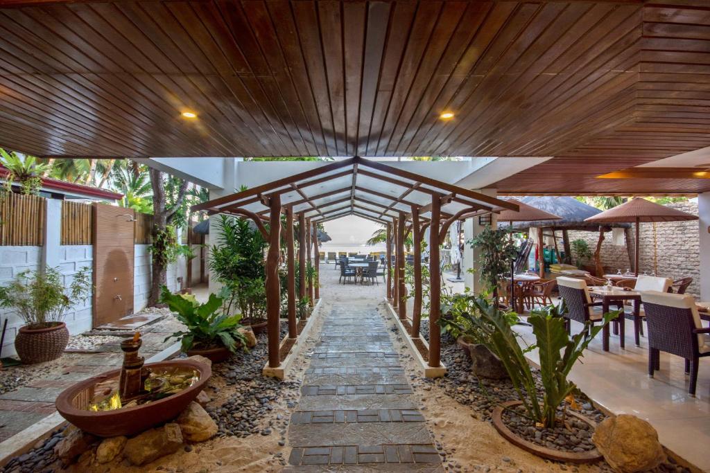 Restaurace v ubytování Sur Beach Resort Boracay