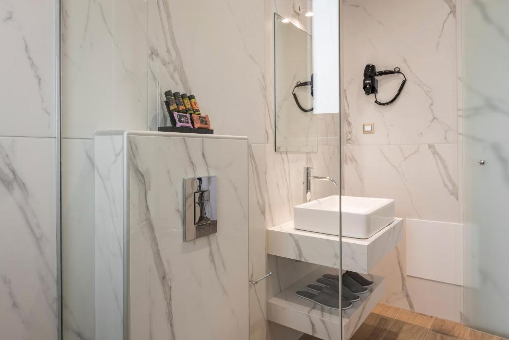 Aequor Luxury Rooms & Apartments - 11