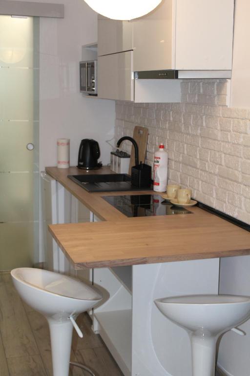 Kuchyňa alebo kuchynka v ubytovaní Apartamenty przy Starym Rynku