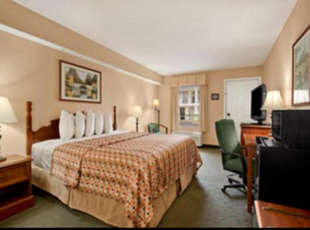 Baymont by Wyndham Smithfield photo
