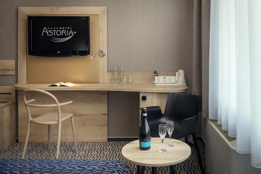 TV a/nebo společenská místnost v ubytování Astoria Hotel