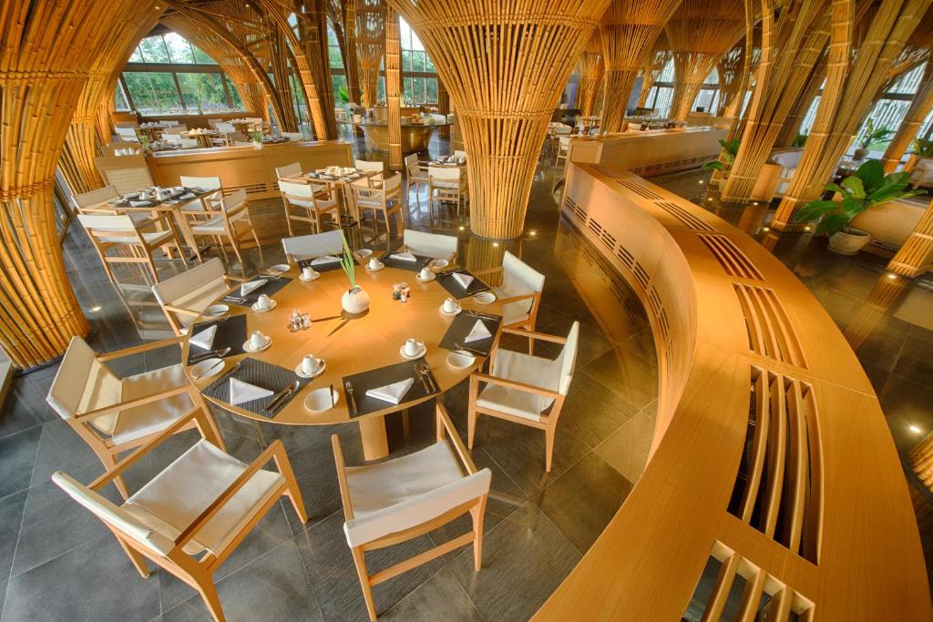 Restaurace v ubytování Naman Retreat