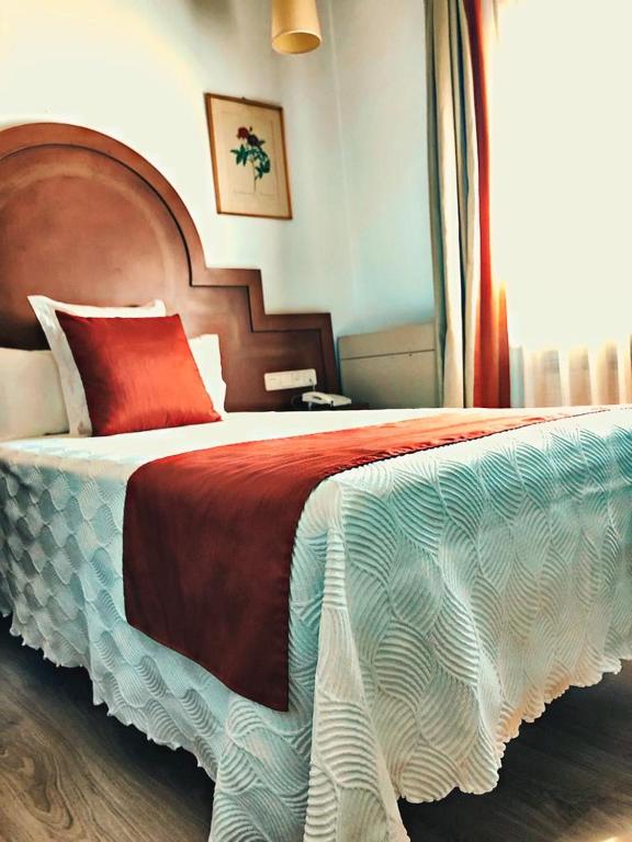 Postel nebo postele na pokoji v ubytování Hotel Hacienda del Cardenal