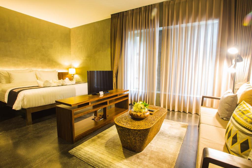 Postel nebo postele na pokoji v ubytování NAI YA Hotel -SHA Extra Plus