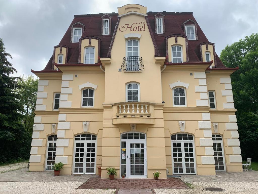 The building in which a szállodákat is located