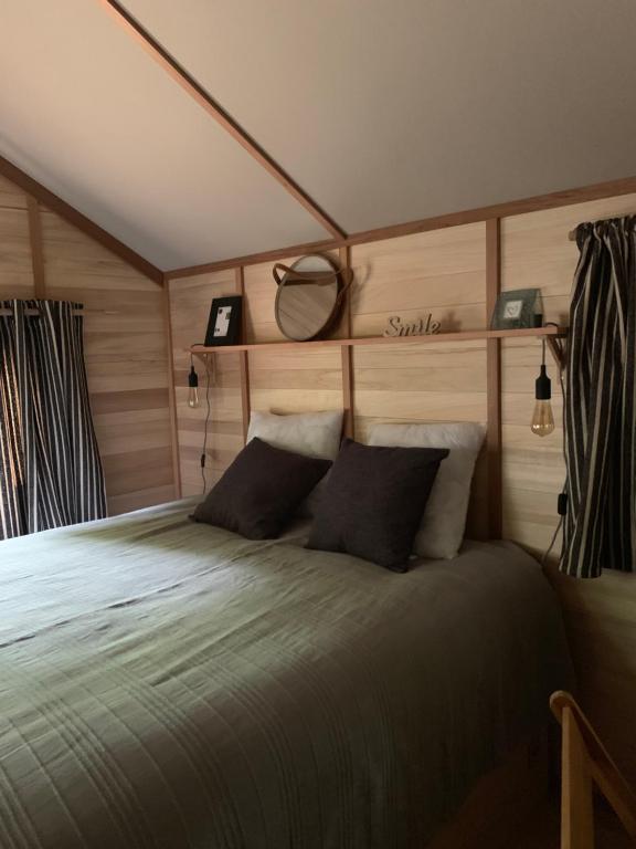 Postel nebo postele na pokoji v ubytování Lodging Le Lac