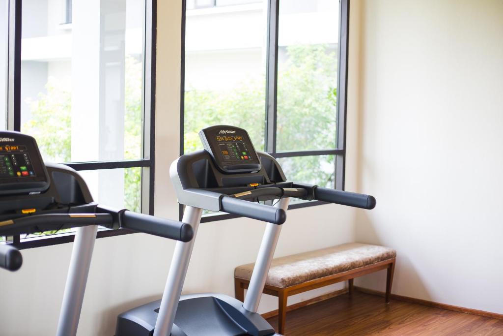 Fitness centrum a/nebo fitness zařízení v ubytování NAI YA Hotel -SHA Extra Plus