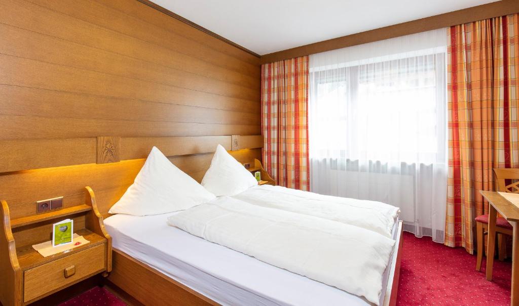 Łóżko lub łóżka w pokoju w obiekcie Appartements Zirmhof
