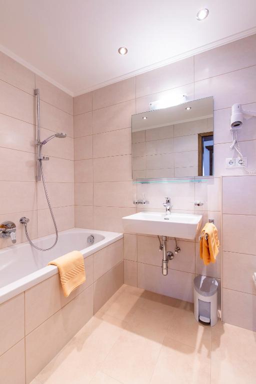 Łazienka w obiekcie Appartements Zirmhof