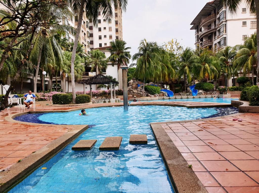 Kolam renang di atau di dekat Mahkota Seaview Condo Homestay Near A'Famosa jonker Melaka