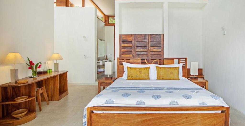 a bedroom with a large bed in a room at Tri by Amaya in Ahangama