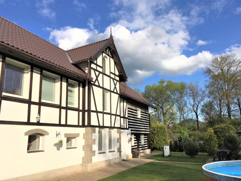 Bazén v ubytování Holiday Home Sezímky by Interhome nebo v jeho okolí