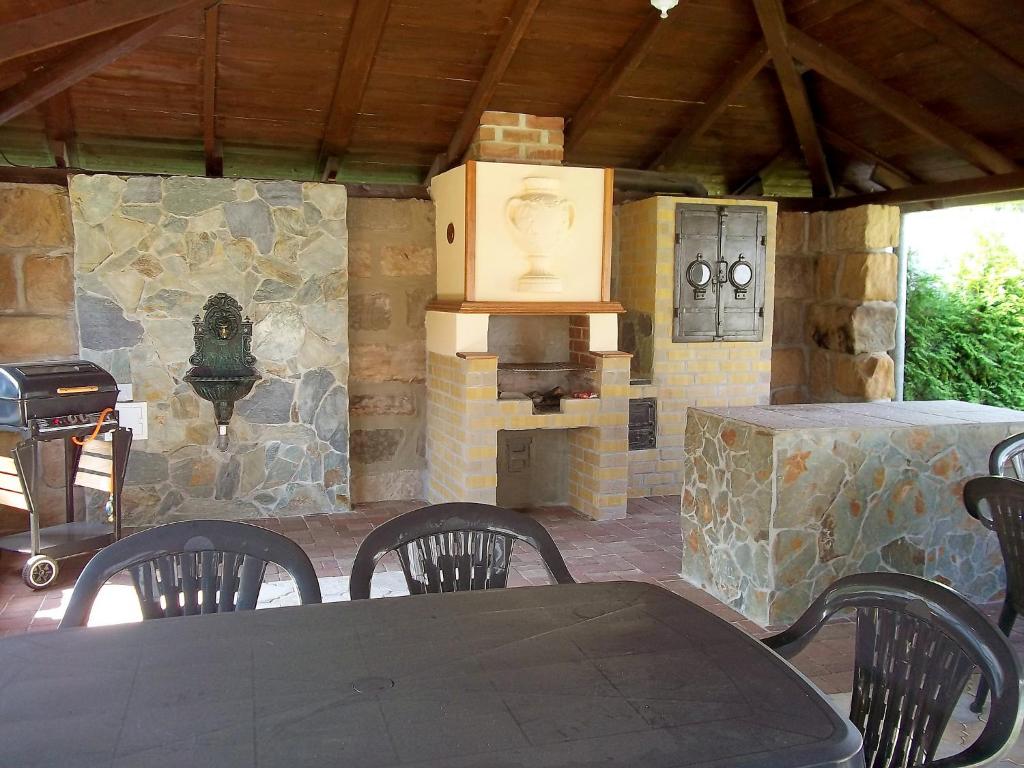 Kuchyň nebo kuchyňský kout v ubytování Holiday Home Sezímky by Interhome