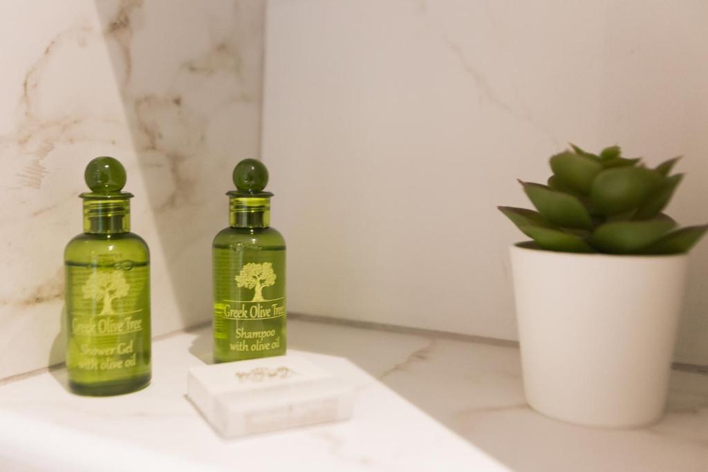 12 Reasons Why Metaxourgeio - Resim 31