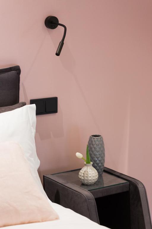 A bed or beds in a room at 12 Reasons Why Metaxourgeio