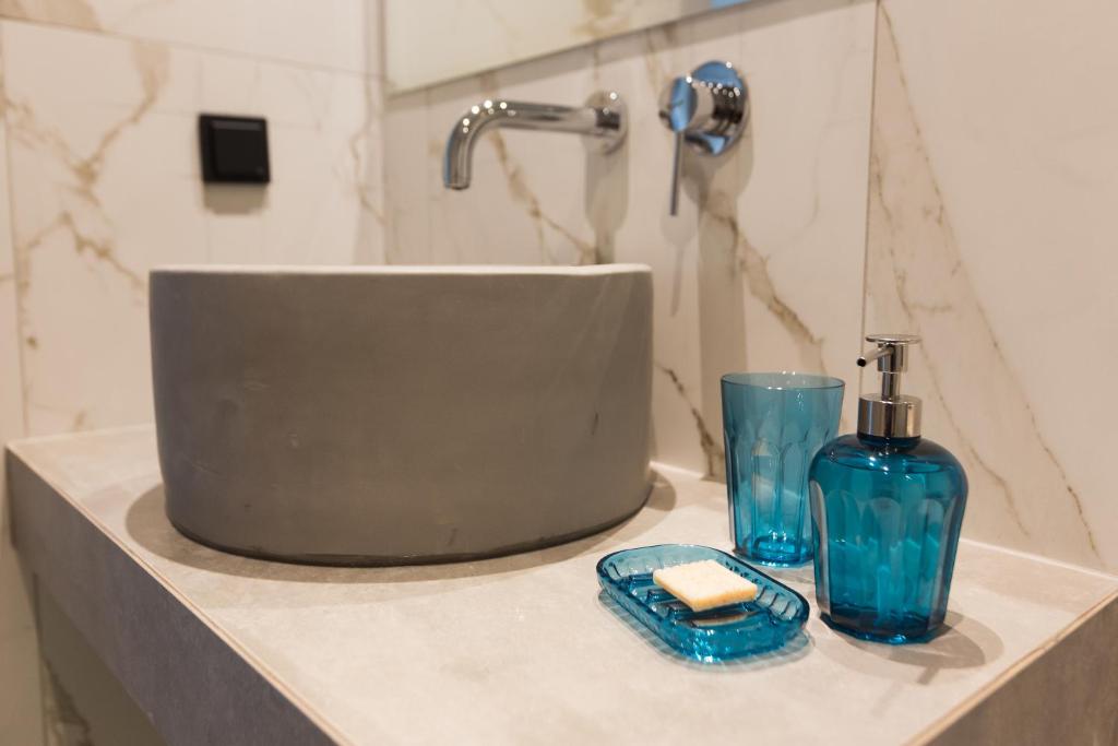 12 Reasons Why Metaxourgeio - Resim 28