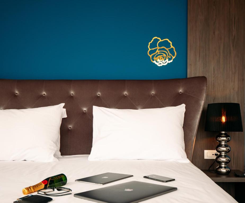 Postel nebo postele na pokoji v ubytování Boutique Hotel Portorose