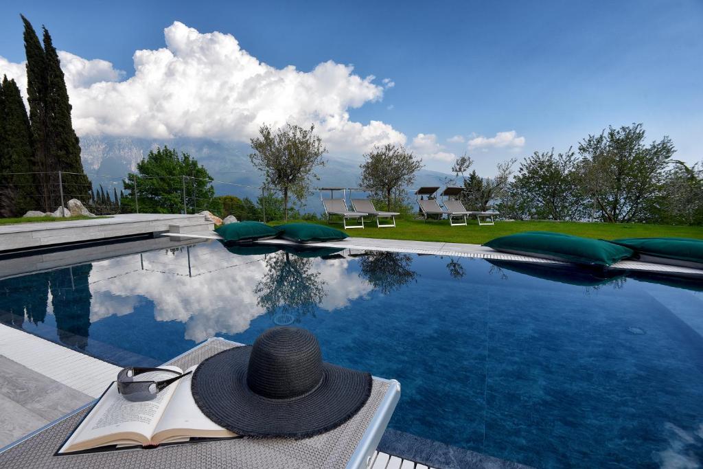 Bazén v ubytovaní Verdeulivo Relax Home - Ruculì Hospitality alebo v jeho blízkosti