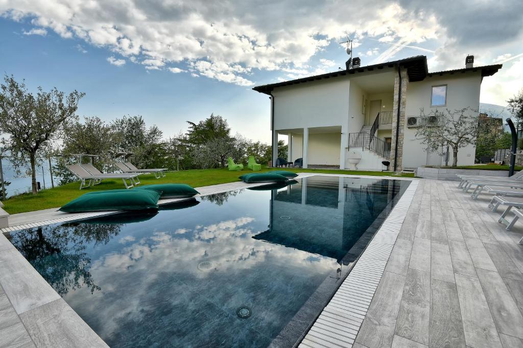 Bazén v ubytovaní Verdeulivo Relax Home - Ruculì Hospitality alebo v jeho blízkosti